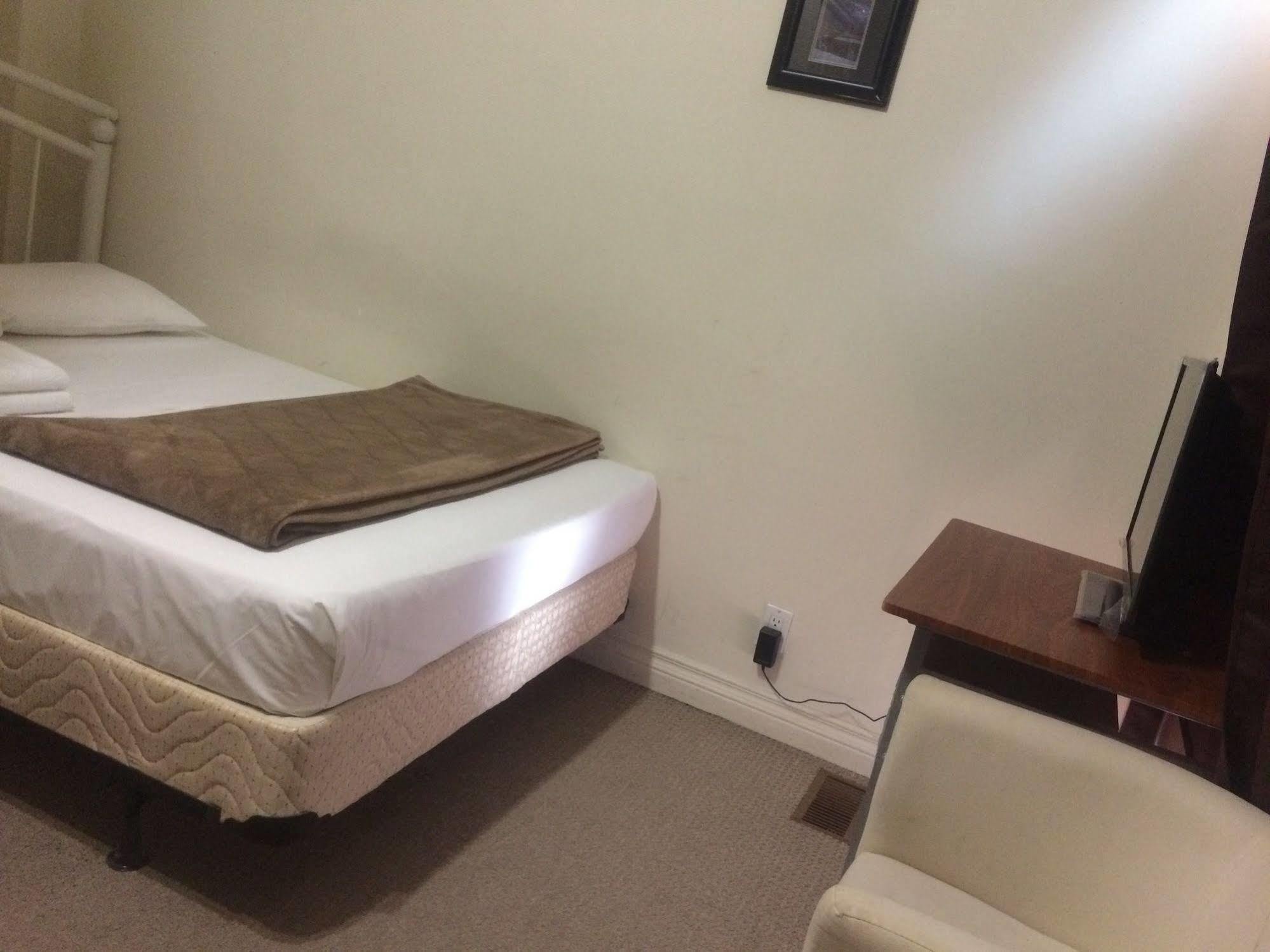 Adas Guesthouse Торонто Экстерьер фото
