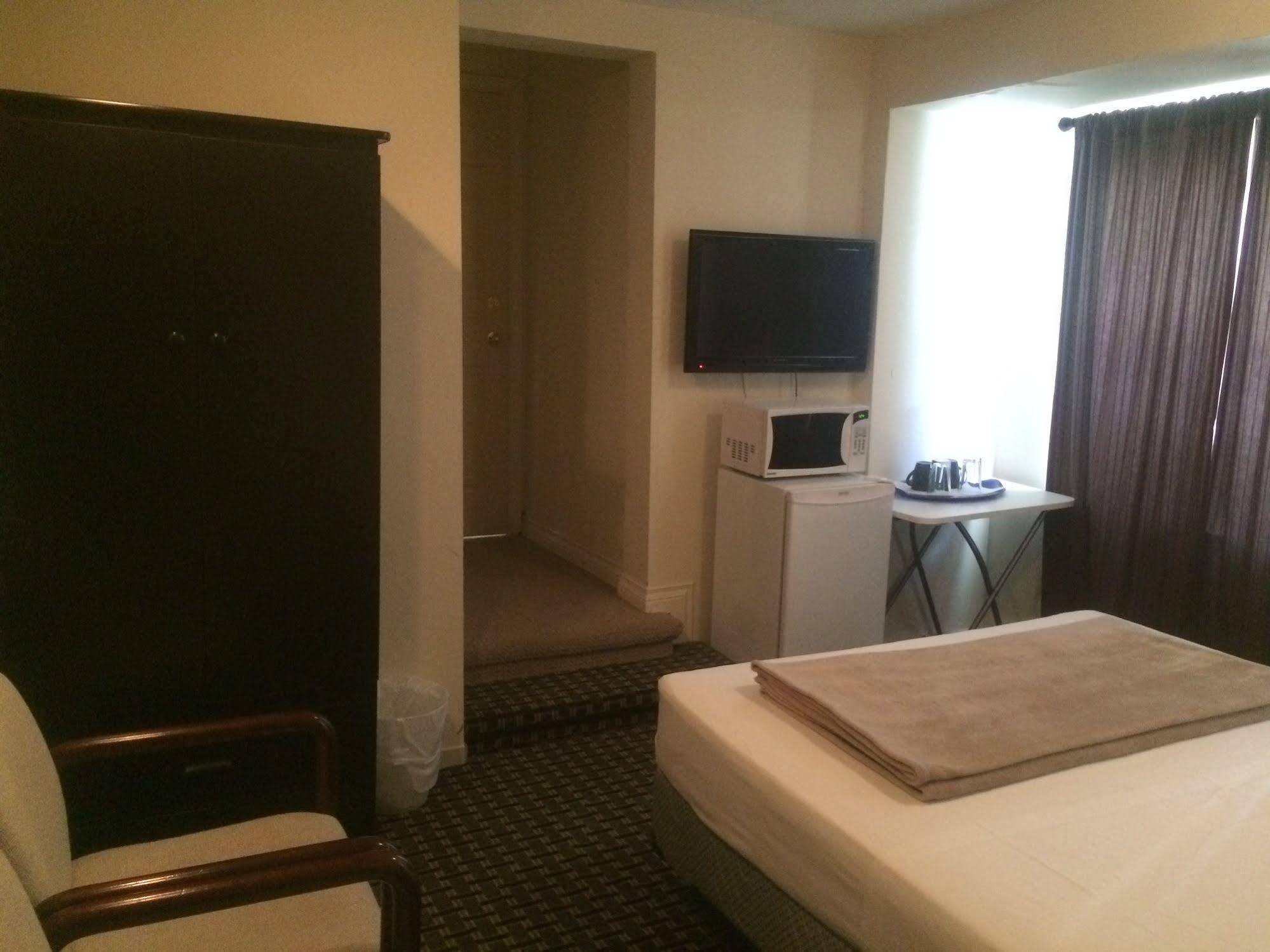 Adas Guesthouse Торонто Экстерьер фото